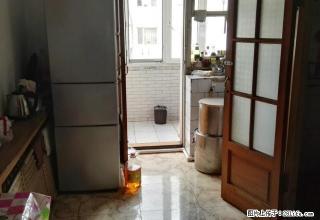 (单间出租)中央大街经纬四道街 16米 合厨 干净 进屋即住 男女不限 - 哈尔滨28生活网 hrb.28life.com